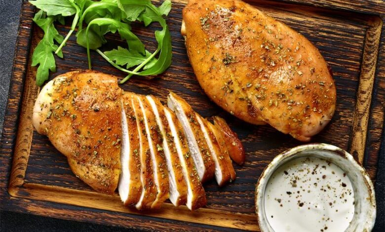 100g thịt gà chứa bao nhiêu calo? Ăn nhiều có tốt không? - Toshiko