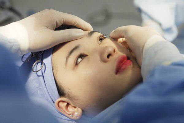 Mổ mắt cận loạn giá bao nhiêu? Các phương pháp mổ an toàn