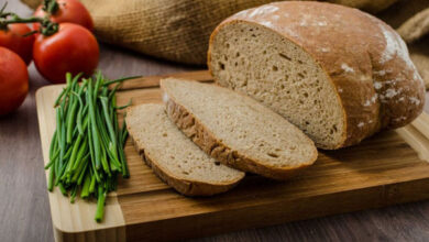 Bánh mì nguyên cám bao nhiêu calo? Cách ăn giảm cân hiệu quả