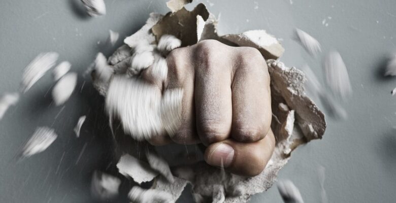 Breaking up là gì và cấu trúc với cụm từ breaking up trong tiếng Anh