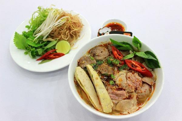1 tô bún bò bao nhiêu calo? Ăn có béo không? - Toshiko