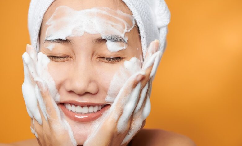10 cách làm hết chất nhờn trên da mặt tại nhà
