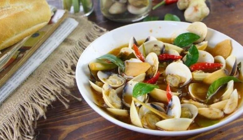 2 cách làm nghêu (ngao) hấp Thái và hấp sả ngon, cay nồng