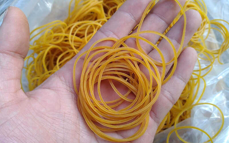 Cái nịt là dây thun buộc dùng để buộc tóc, buộc cọc tiền,...