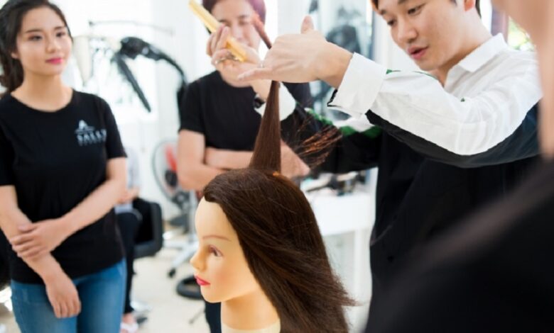 Học cắt tóc nữ gồm những nội dung cơ bản nào? Học ở đâu tốt nhất?