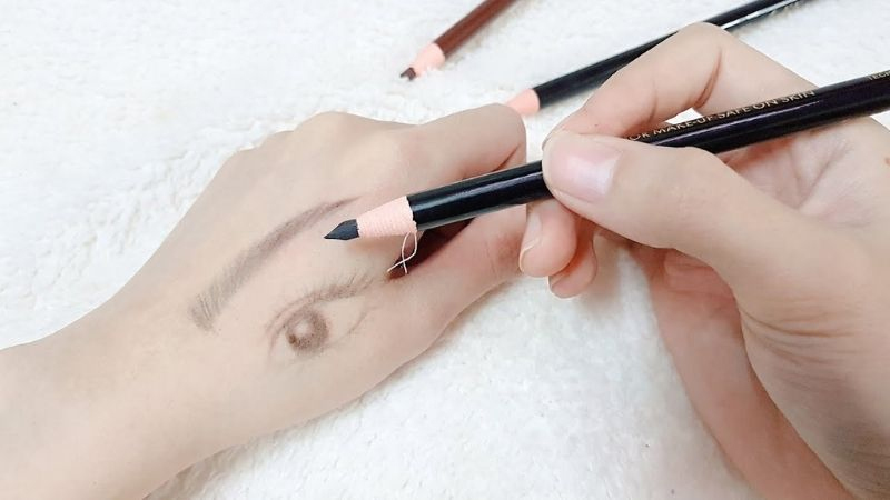 Các dạng chì kẻ chân mày dành cho người mới