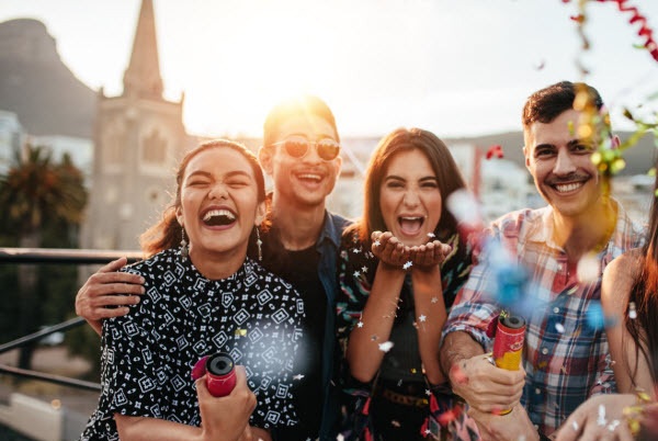 Go out with là gì? Hiểu để dùng đúng, chuẩn