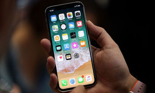 Giá iPhone X bao nhiêu năm 2023? Liệu có còn đáng để mua?