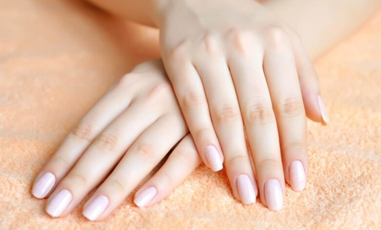 Dán móng tay bằng keo 502 được không? Keo dán móng hiện nay