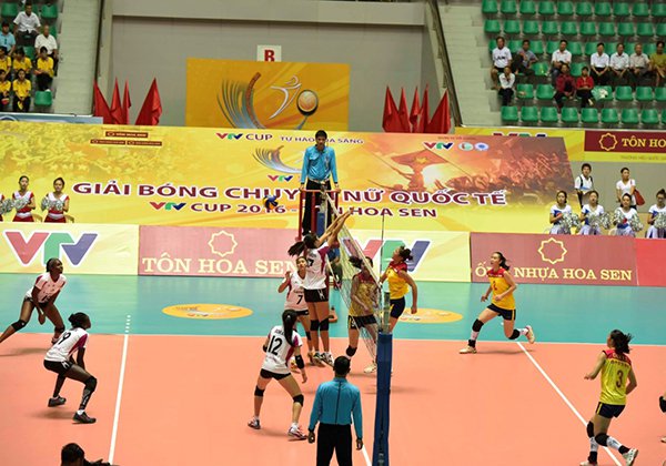 Chiều cao lưới bóng chuyền nam & nữ tiêu chuẩn là bao nhiêu?