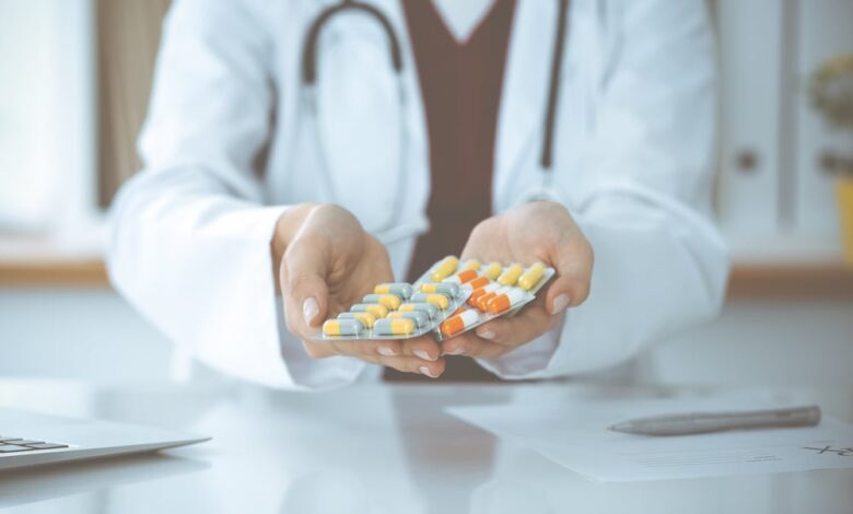 Thuốc Metasone: Tác dụng, thận trọng và tương tác thuốc
