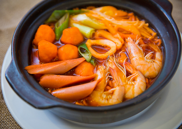 1 tô mì cay bao nhiêu calo? Liệu ăn mì cay có béo không? - VegaFood