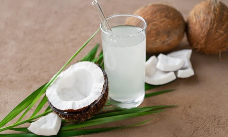 Nước dừa bao nhiêu calo? Uống nước dừa có béo không và nên