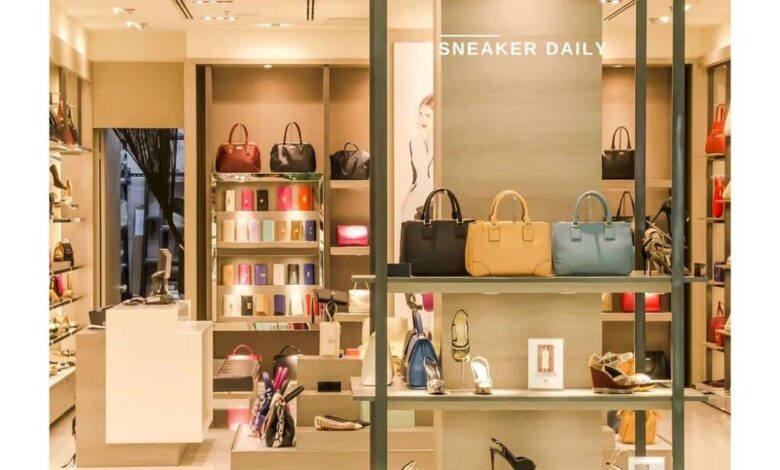 Hàng outlet là gì? Outlet store là gì? - Sneaker Daily