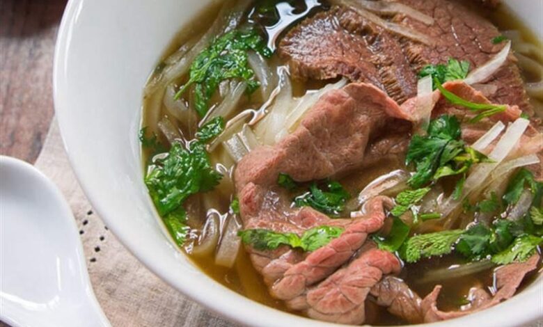 Phở bò bao nhiêu calo? Ăn phở có bị béo không? - Seoul Spa