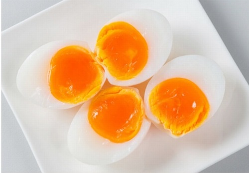 Phun môi kiêng trứng bao lâu? Ăn nhiều có bị ảnh hưởng gì không?