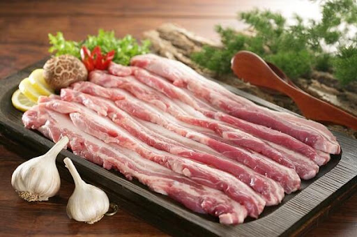 Sau xăm môi có ăn được thịt lợn không? Xăm môi nên ăn gì?