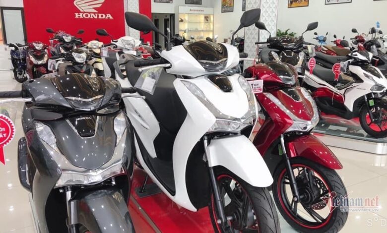 Honda SH 2020 hạ giá kỷ lục, xe đời cũ vẫn chênh mức 'khủng'