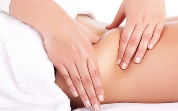 Mẹ sau sinh thường bao lâu thì massage bụng được?