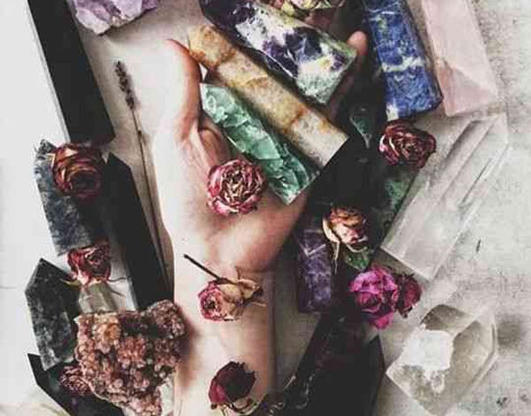 Bùa Tình Yêu Love Spell: Ý Nghĩa và Tác Dụng