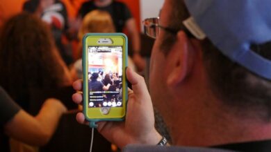 Stream và Livestream là gì? Các loại và cách hoạt động của streaming