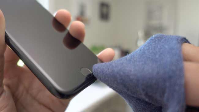 Sửa liệt cảm ứng iPhone bao nhiêu tiền? Sửa ở đâu uy tín? - Hcare