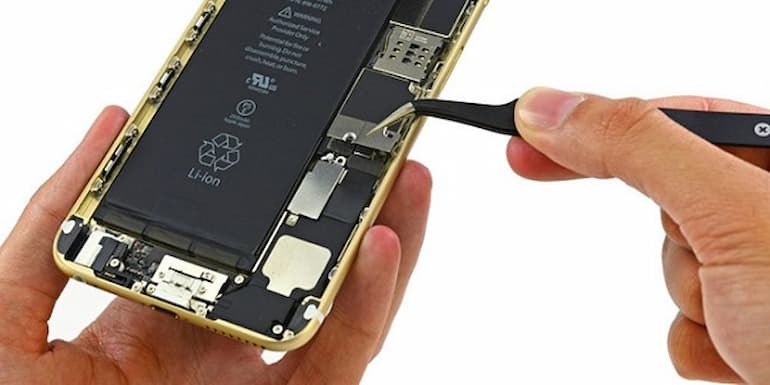 Thay pin iPhone bao nhiêu tiền năm 2022? - websosanh.vn