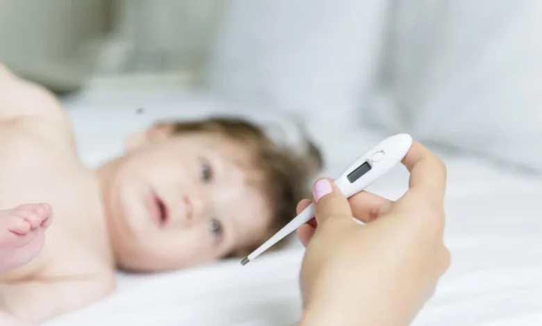 Bao nhiêu độ là sốt ở trẻ em? Hướng dẫn cách hạ sốt cho trẻ tại nhà