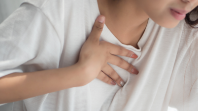 Tức ngực là biểu hiện của bệnh gì và kéo dài có nguy hiểm không?