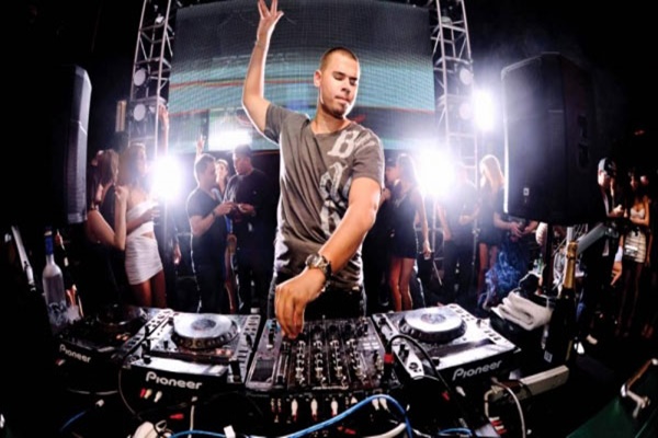 DJ là nghề gì? Tất tần tật thông tin để trở thành một DJ cần nắm rõ